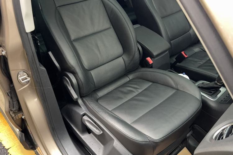 Used Volkswagen Tiguan 2015 2.0 TSI Comfort Edition Right Front Seat