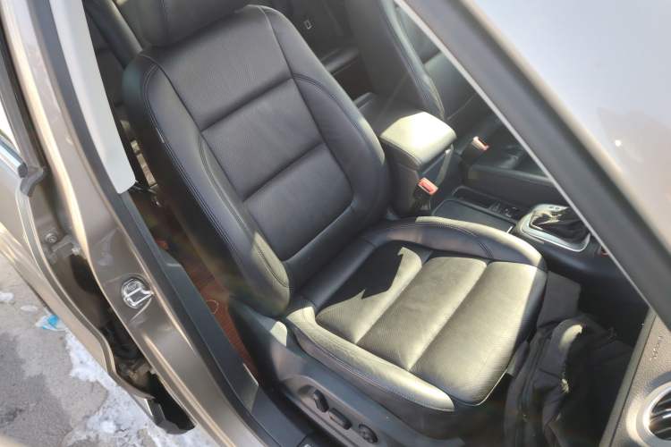 Used Volkswagen Tiguan 2015 1.8TSI Automatic All-Wheel-Drive Luxury Model Right Front Seat