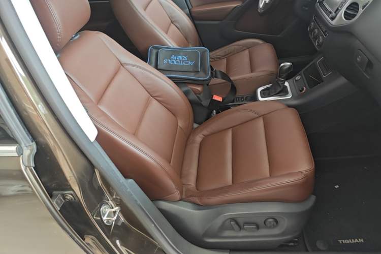 Used Volkswagen Tiguan 2015 1.8TSI Automatic Two-Wheel Drive Luxury Model Right Front Seat