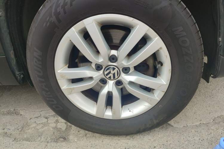 Used Volkswagen Tiguan 2015 1.8TSI Automatic Two-Wheel Drive Trend Edition Right Front Wheel Hub