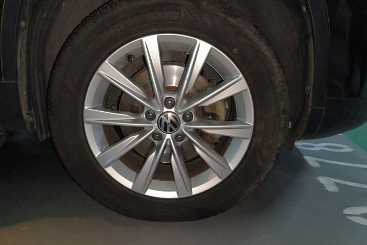 Used Volkswagen Tiguan 2015 1.8TSI Automatic Two-Wheel Drive Comfort Edition Right Front Wheel Hub