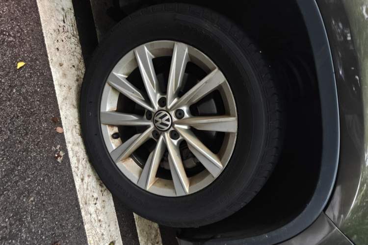 Used Volkswagen Tiguan 2015 1.8TSI Automatic Two-Wheel Drive Comfort Edition Right Front Wheel Hub