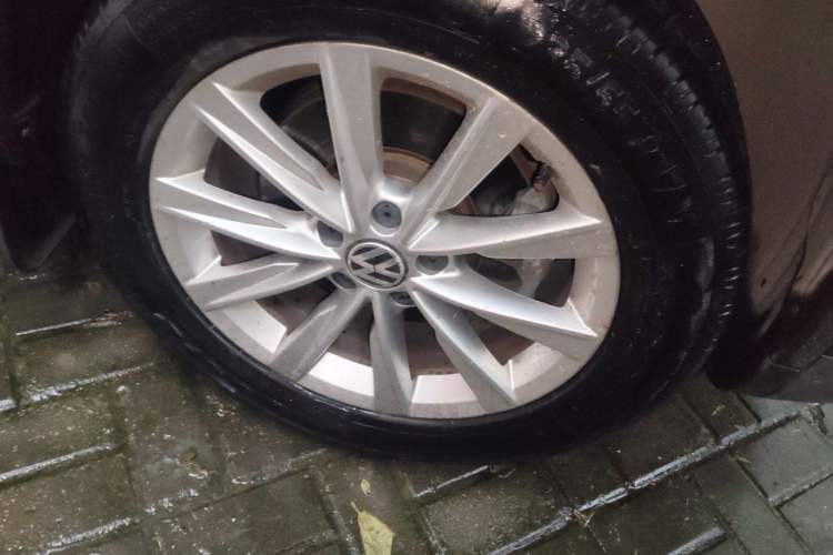 Used Volkswagen Tiguan 2015 1.8TSI Automatic Two-Wheel Drive Comfort Edition Right Front Wheel Hub