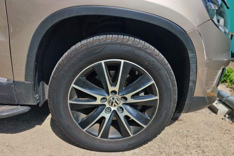 Used Volkswagen Tiguan 2015 1.8TSI Automatic All-Wheel-Drive Luxury Model Right Front Wheel Hub