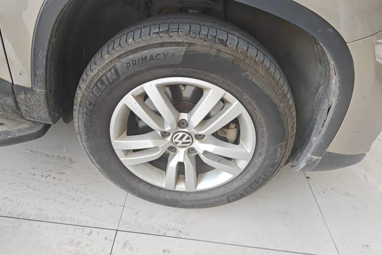 Used Volkswagen Tiguan 2015 1.8TSI Automatic Two-Wheel Drive Trend Edition Right Front Wheel Hub