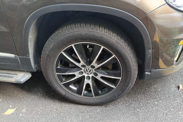 Used Volkswagen Tiguan 2015 1.8TSI Automatic Two-Wheel Drive Luxury Model Right Front Wheel Hub