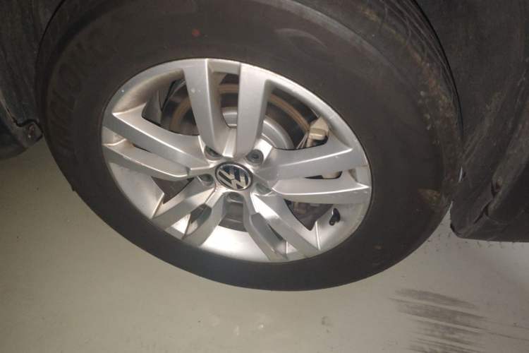 Used Volkswagen Tiguan 2015 1.8TSI Automatic Two-Wheel Drive Trend Edition Right Front Wheel Hub
