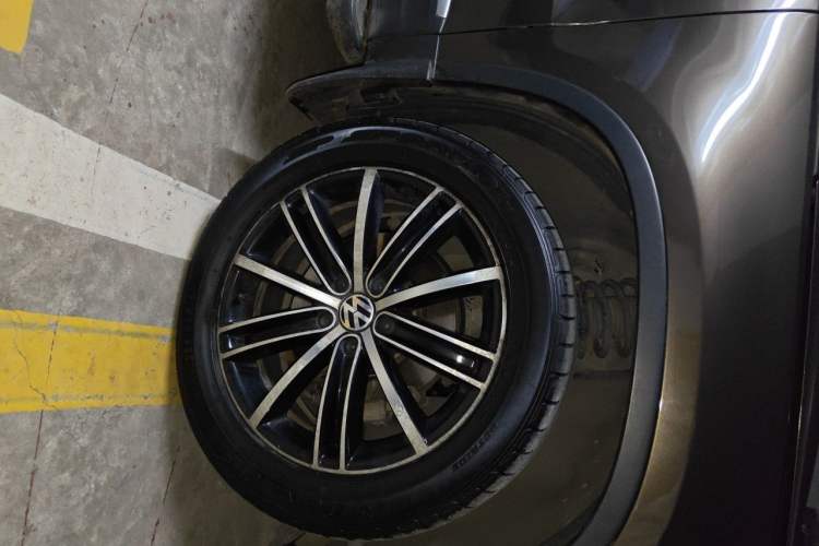 Used Volkswagen Tiguan 2015 2.0 TSI Automatic All-Wheel Drive Flagship Edition Right Front Wheel Hub