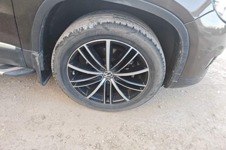 Used Volkswagen Tiguan 2015 1.8TSI Automatic All-Wheel-Drive Luxury Model Right Front Wheel Hub