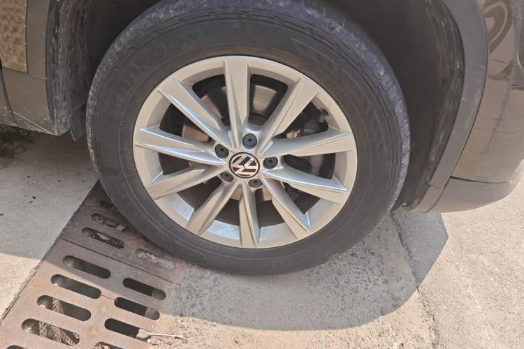 Used Volkswagen Tiguan 2015 1.8TSI Automatic Two-Wheel Drive Comfort Edition Right Front Wheel Hub