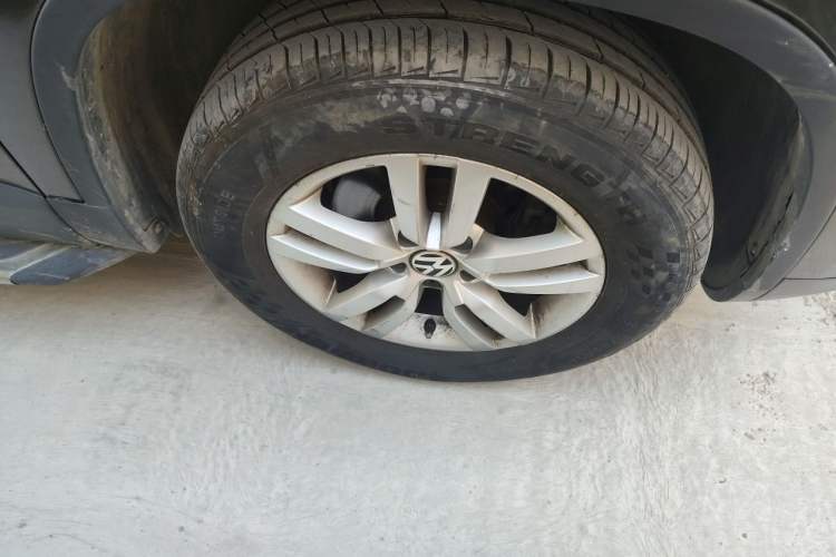 Used Volkswagen Tiguan 2015 1.8TSI Automatic Two-Wheel Drive Trend Edition Right Front Wheel Hub