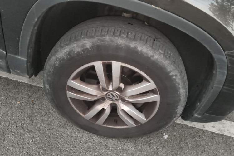Used Volkswagen Tiguan 2015 1.8TSI Automatic Two-Wheel Drive Trend Edition Right Front Wheel Hub