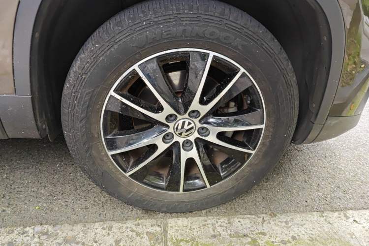 Used Volkswagen Tiguan 2015 1.8TSI Automatic All-Wheel-Drive Luxury Model Right Front Wheel Hub