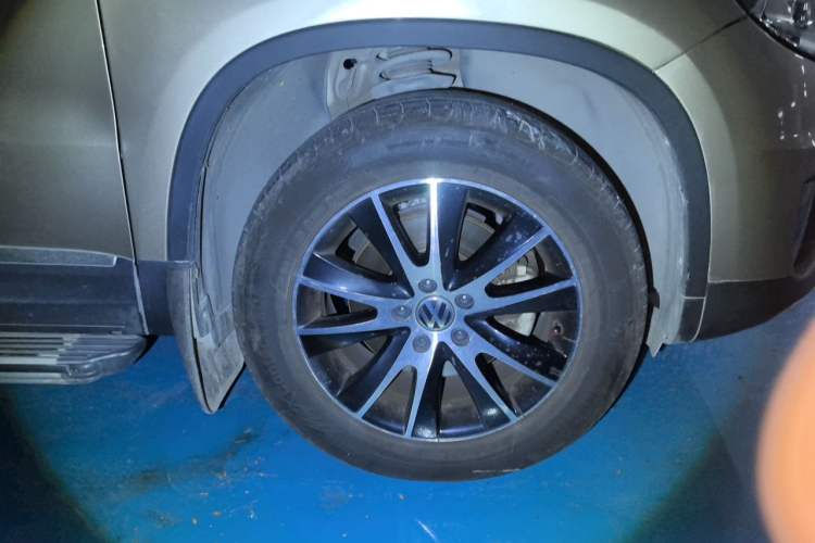Used Volkswagen Tiguan 2015 1.8TSI Automatic Two-Wheel Drive Luxury Model Right Front Wheel Hub