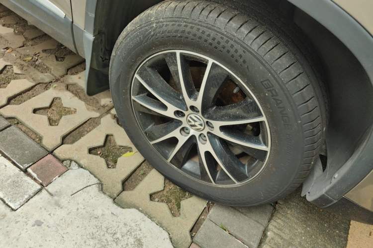 Used Volkswagen Tiguan 2015 1.8TSI Automatic Two-Wheel Drive Luxury Model Right Front Wheel Hub