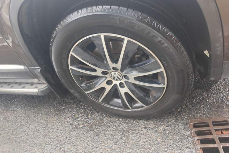 Used Volkswagen Tiguan 2015 1.8TSI Automatic Two-Wheel Drive Luxury Model Right Front Wheel Hub
