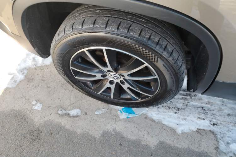 Used Volkswagen Tiguan 2015 1.8TSI Automatic All-Wheel-Drive Luxury Model Right Rear Wheel Hub