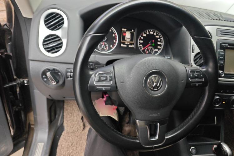 Used Volkswagen Tiguan 2015 1.8TSI Automatic Two-Wheel Drive Luxury Model Steering Wheel