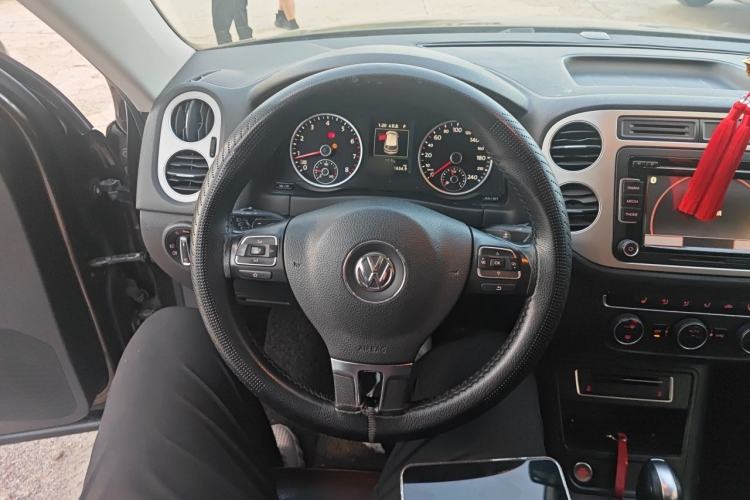 Used Volkswagen Tiguan 2015 1.8TSI Automatic All-Wheel-Drive Luxury Model Steering Wheel