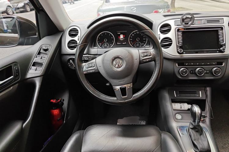 Used Volkswagen Tiguan 2015 1.8TSI Automatic All-Wheel-Drive Luxury Model Steering Wheel