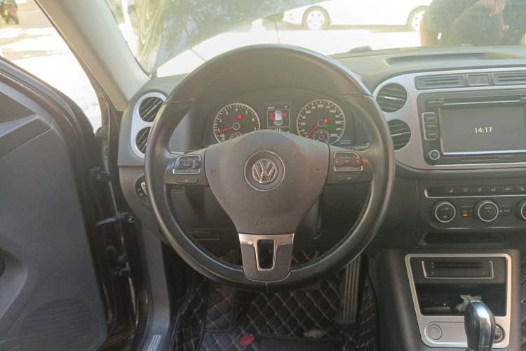 Used Volkswagen Tiguan 2015 1.8TSI Automatic Two-Wheel Drive Luxury Model Steering Wheel