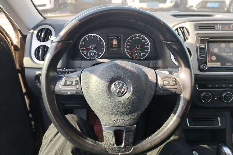 Used Volkswagen Tiguan 2015 1.8TSI Automatic All-Wheel-Drive Luxury Model Steering Wheel