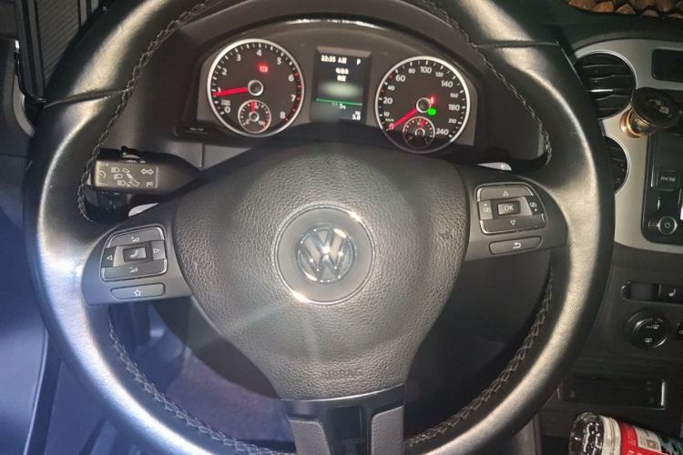 Used Volkswagen Tiguan 2015 1.8TSI Automatic All-Wheel-Drive Luxury Model Steering Wheel