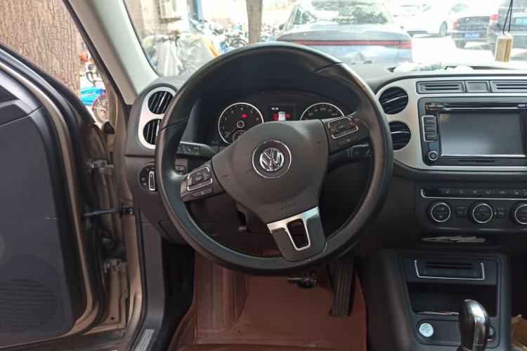 Used Volkswagen Tiguan 2015 1.8TSI Automatic All-Wheel-Drive Luxury Model Steering Wheel