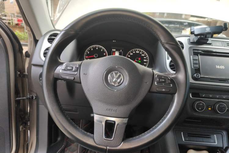 Used Volkswagen Tiguan 2015 1.8TSI Automatic Two-Wheel Drive Luxury Model Steering Wheel