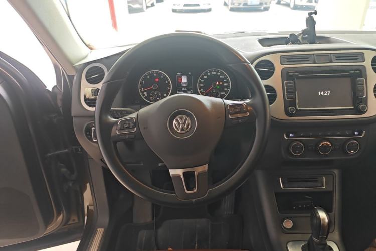 Used Volkswagen Tiguan 2015 1.8TSI Automatic Two-Wheel Drive Luxury Model Steering Wheel