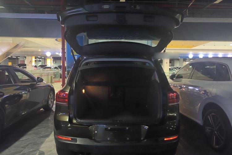 Used Volkswagen Tiguan 2015 1.8TSI Automatic Two-Wheel Drive Comfort Edition Trunk