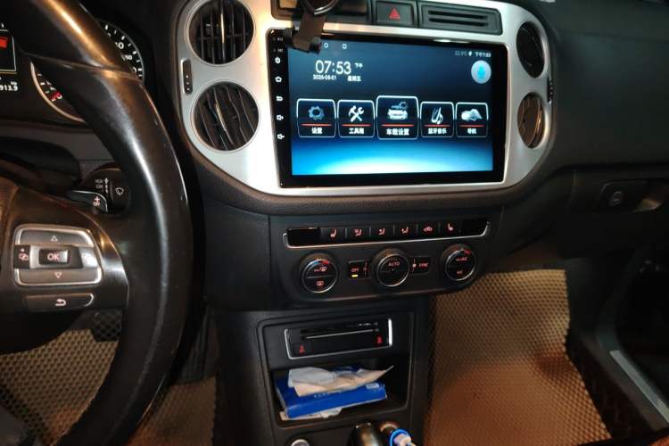 Used Volkswagen Tiguan 2015 1.8TSI Automatic All-Wheel-Drive Luxury Model Audio And AC Panel