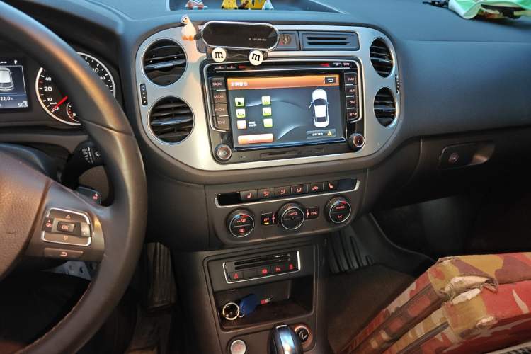 Used Volkswagen Tiguan 2015 2.0 TSI Automatic All-Wheel Drive Flagship Edition Audio And AC Panel