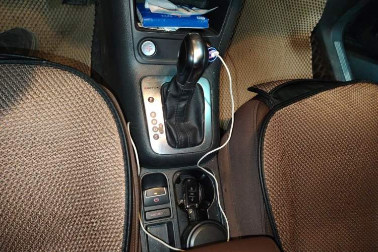 Used Volkswagen Tiguan 2015 1.8TSI Automatic All-Wheel-Drive Luxury Model Gear Lever