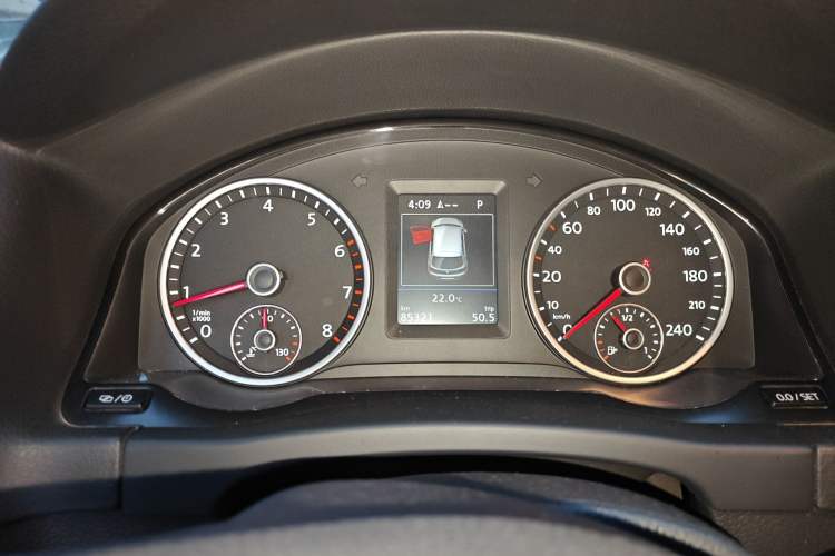 Used Volkswagen Tiguan 2015 2.0 TSI Automatic All-Wheel Drive Flagship Edition Instrument Cluster