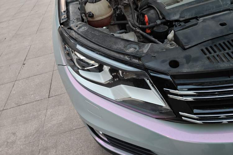 Used Volkswagen Tiguan 2015 2.0 TSI Automatic All-Wheel Drive Flagship Edition Right Front Headlight