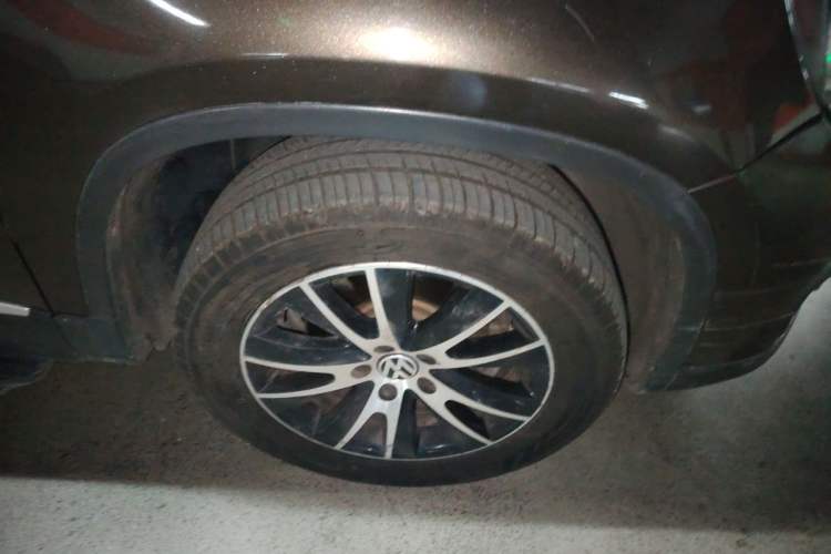 Used Volkswagen Tiguan 2015 1.8TSI Automatic All-Wheel-Drive Luxury Model Right Front Wheel Hub