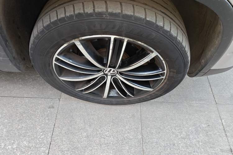 Used Volkswagen Tiguan 2015 2.0 TSI Automatic All-Wheel Drive Flagship Edition Right Front Wheel Hub