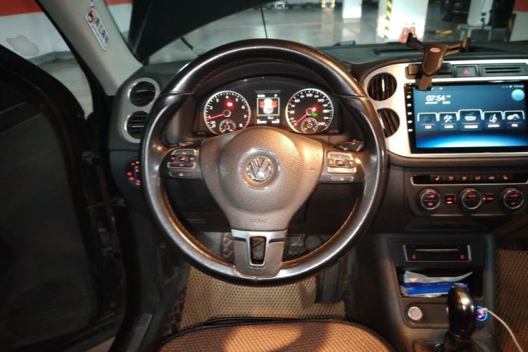 Used Volkswagen Tiguan 2015 1.8TSI Automatic All-Wheel-Drive Luxury Model Steering Wheel
