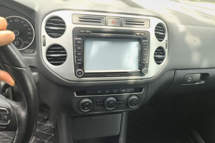 Used Volkswagen Tiguan 2015 1.8TSI Automatic Two-Wheel Drive Comfort Edition Audio And AC Panel