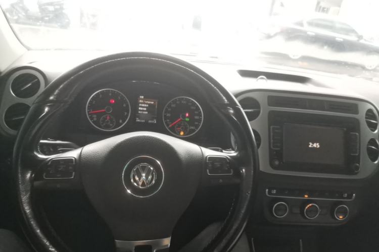 Used Volkswagen Tiguan 2015 1.8TSI Automatic All-Wheel-Drive Luxury Model Center Console