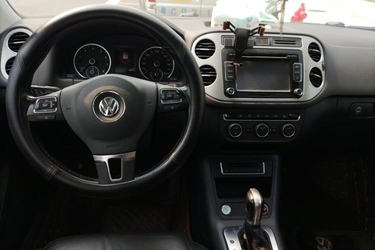 Used Volkswagen Tiguan 2015 1.8TSI Automatic Two-Wheel Drive Luxury Model Center Console
