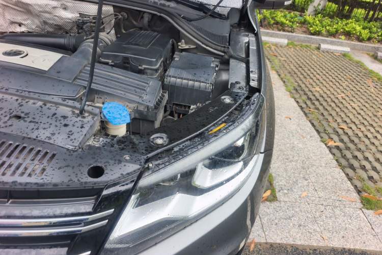 Used Volkswagen Tiguan 2015 1.8TSI Automatic Two-Wheel Drive Comfort Edition Engine Bay Left