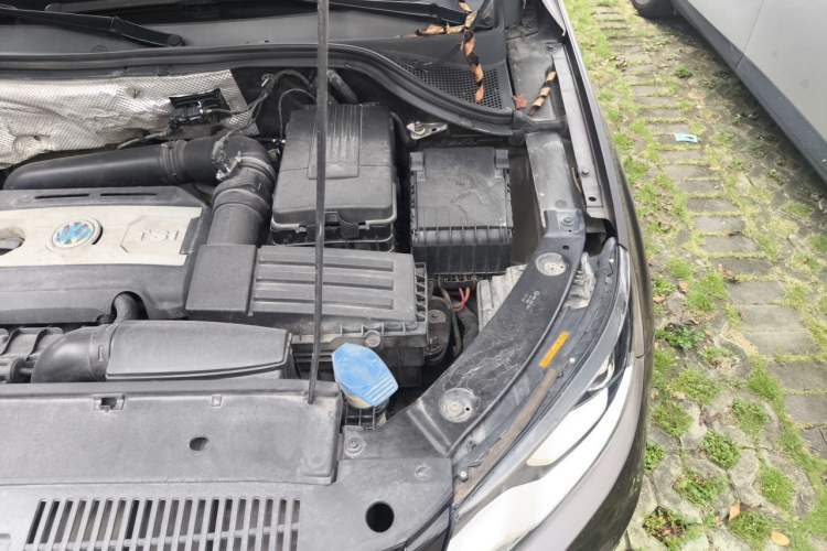 Used Volkswagen Tiguan 2015 1.8TSI Automatic Two-Wheel Drive Comfort Edition Engine Bay Left