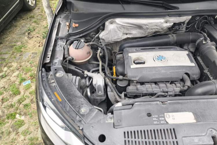 Used Volkswagen Tiguan 2015 1.8TSI Automatic Two-Wheel Drive Comfort Edition Engine Bay Right