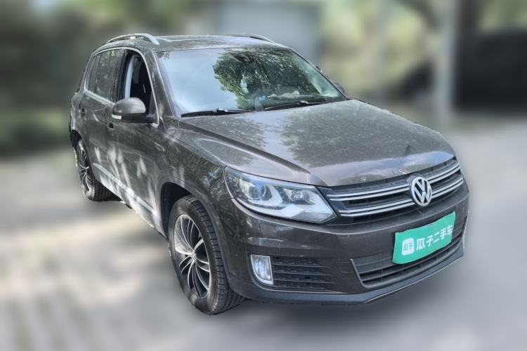 Used Volkswagen Tiguan 2015 1.8TSI Automatic All-Wheel-Drive Luxury Model Front Right 45 Deg