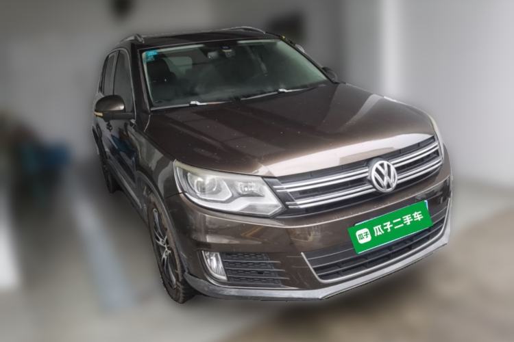 Used Volkswagen Tiguan 2015 1.8TSI Automatic All-Wheel-Drive Luxury Model Front Right 45 Deg