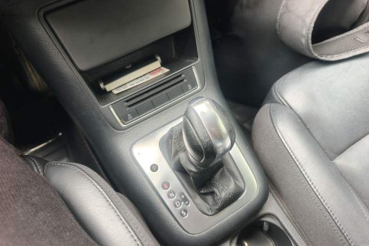 Used Volkswagen Tiguan 2015 1.8TSI Automatic Two-Wheel Drive Comfort Edition Gear Lever