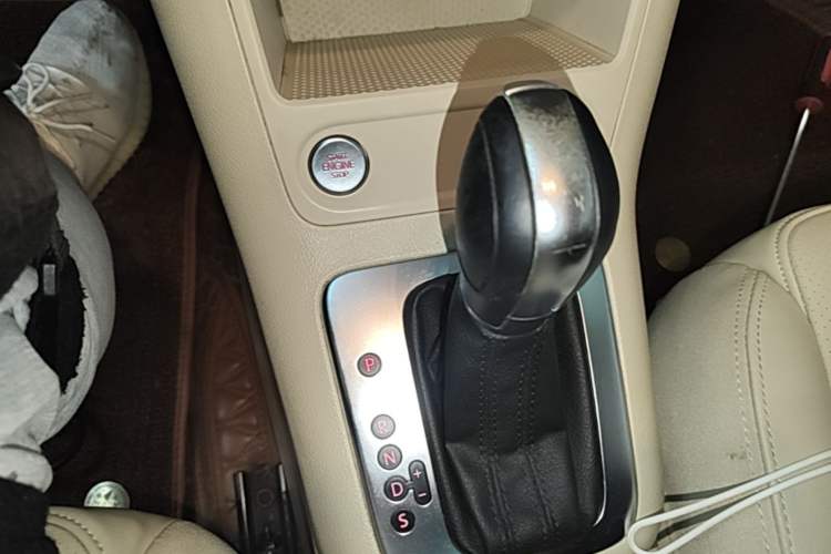 Used Volkswagen Tiguan 2015 1.8TSI Automatic Two-Wheel Drive Luxury Model Gear Lever