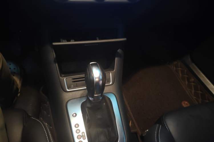 Used Volkswagen Tiguan 2015 1.8TSI Automatic Two-Wheel Drive Comfort Edition Gear Lever